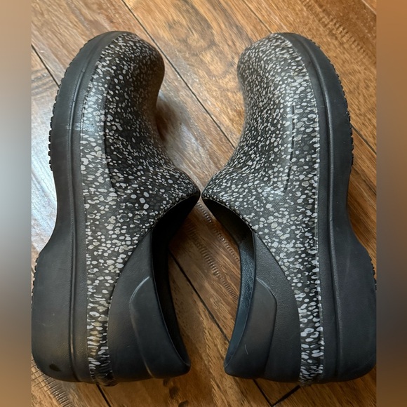 CROCS Shoes - Crocs‎ Dual Comfort Neria Pro II Black Gray SlipOn Clog Shoes Nursing Women 9